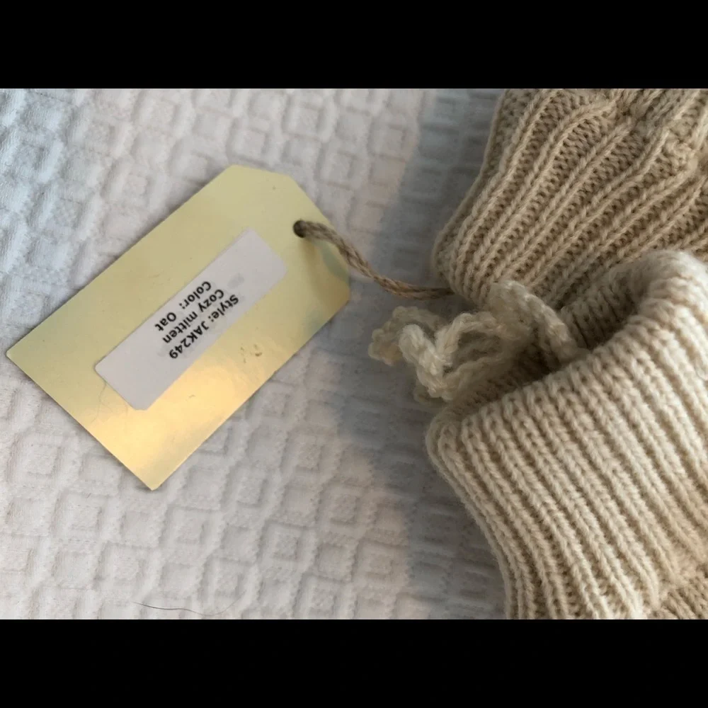 NWT Hat Attack Cozy Mittens Gloves